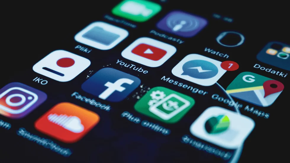 nastroyki za poveritelnost Facebook i Instagram