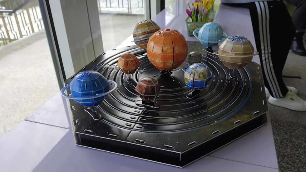 Яна Василева 76 slanchevata sistema priklyuchenie za malki otkrivateli