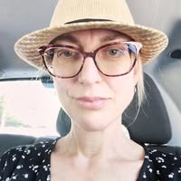 Профилна снимка на elena