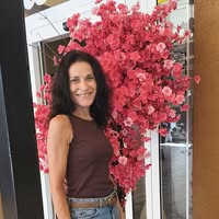 Профилна снимка на Елена Николова