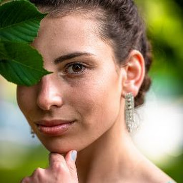 Профилна снимка на Яна Гюзелева