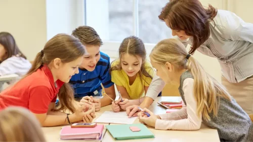 Ученикът в центъра