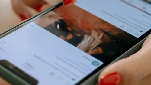 algoritmi v sotsialnite mrezhi i vlianieto im varhu mnenieto ni