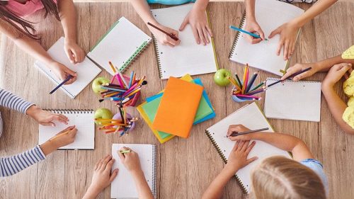 Деца работят в екип