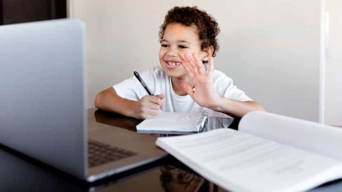 Как да окуражим учениците да си пуснат камерите