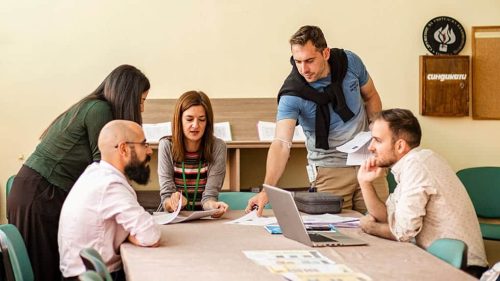 Училищна общност и училищно лидерство